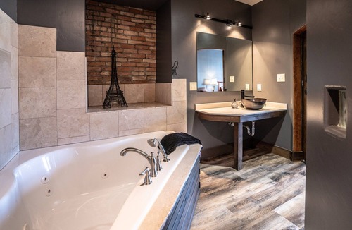 Glasgow Hotel | Rundle Suites