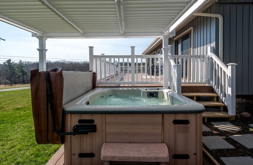 Paradise Point House | Runnin' Down a Dream: Nearby Lake Access, Dog Friendly w/ Hot Tub