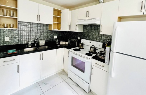 Renfrew-Collingwood Apartment | Rupert House