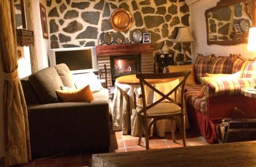 Pegalajar House | Rural Accommodation Shared Garden of French, Bedroom Green