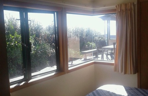 Te Awanga House | Rural/Beachfront Retreat