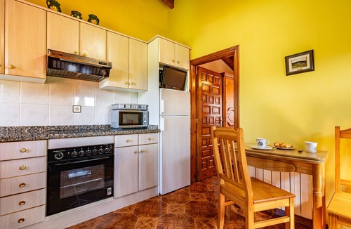 Santianes de Ola House | Rural House 'La Casita De Heidi' with Mountain Views, Private Terrace and Wi-Fi