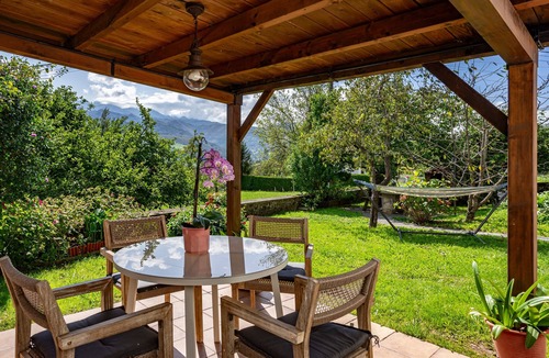 Santianes de Ola House | Rural House 'La Casita De Heidi' with Mountain Views, Private Terrace and Wi-Fi