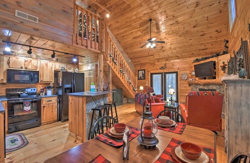 Murphy Cabin | Rural Murphy Cabin - Yard, Hot Tub & Fire Pit