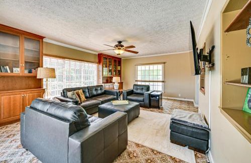 Somerdale House | Rural & Private Dover Retreat: Close to Wineries!