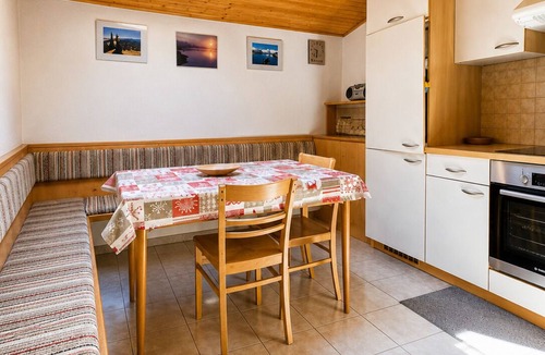 Sankt Leonhard im Pitztal Apartment | Rustic Pitztal alpine house by the stream with large balcony and garage