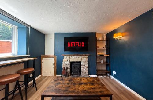 Crowborough House | Rustic 18th century stone cottage with fireplace and parking