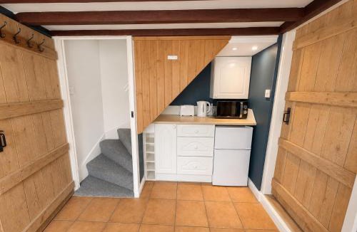 Crowborough House | Rustic 18th century stone cottage with fireplace and parking