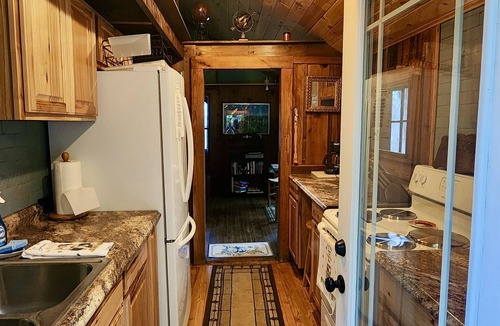 Black Mountain Cabin | Rustic 1940's Appalachian Summer Cabin w/hot tub - Black Mountain