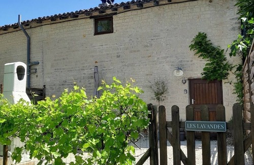 La Bataille House | Rustic 2 bed gite sleeps 4 near Chef Boutonne