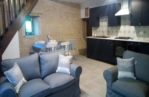 La Bataille House | Rustic 2-Bed Gite near Chef-Boutonne sleeps 4