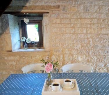La Bataille House | Rustic 2-Bed Gite near Chef-Boutonne sleeps 4