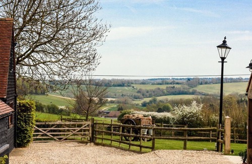 Bilting Cottage | Rustic 2 Bed Stable in the Heart of the Kent Downs