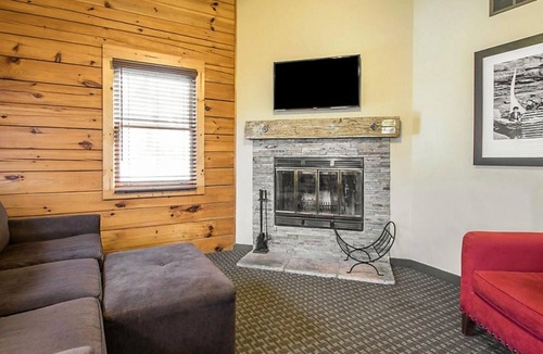 Wisconsin Dells Resort | Rustic 2BR Cabin at Christmas Mountain Village – Family Adventure Awaits
