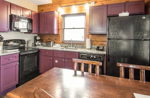 Wisconsin Dells Resort | Rustic 2BR Cabin at Christmas Mountain Village – Family Adventure Awaits