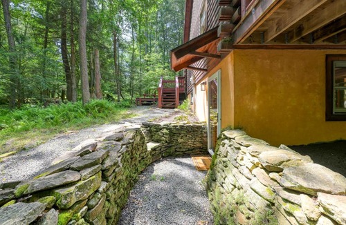 Oakland House | Rustic 2BR Cabin - HOT TUB & Fireplace - Oakland