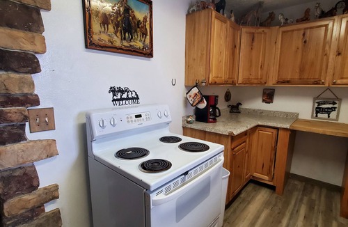 Blount House | Rustic 3 Bedroom House- Classic West Virginia Mountain View
