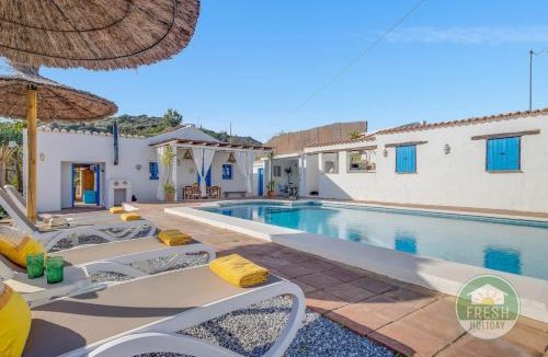 Colmenar House | Rustic 3BR Villa with Large Pool & Views