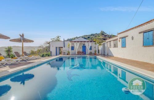 Colmenar House | Rustic 3BR Villa with Large Pool & Views