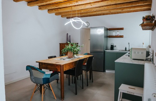 Cison di Valmarino House | Rustic and Bright Holiday Home with Wi-Fi and Air Conditioning
