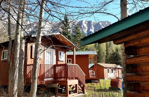 Cooper Landing Cabin | Rustic and Cozy Cabin Rental with Bunk Beds near Kenai Lake, Alaska