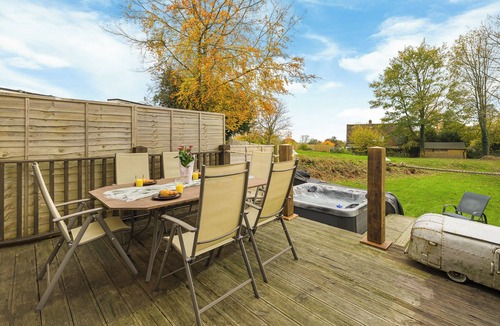 Heathfield Cottage | Rustic and Quirky Comfortable Cottage with Hot Tub