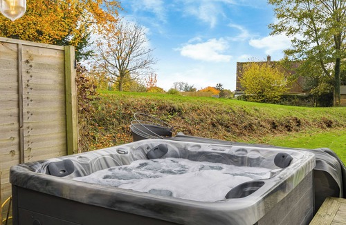 Heathfield Cottage | Rustic and Quirky Comfortable Cottage with Hot Tub