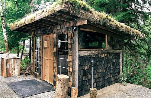 Forks House | Rustic and Spacious Safari Tent in Forks, Washington, Perfect for a Glamping Getaway to the Pacific Northwest