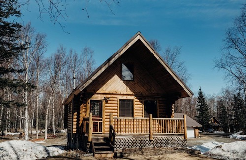 Wasilla Cabin | Rustic and Warm Alaskan Log Cabin!