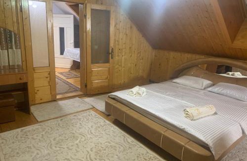 Moisei Apartment | Rustic Apartament