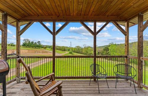 Wardensville House | Rustic Barn Retreat w Hot Tub Game Room & FirePit