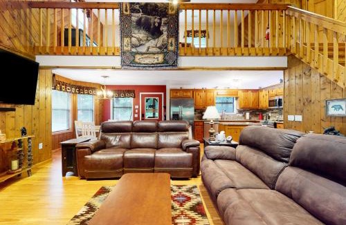 Blairsville House | Rustic Bear Lodge
