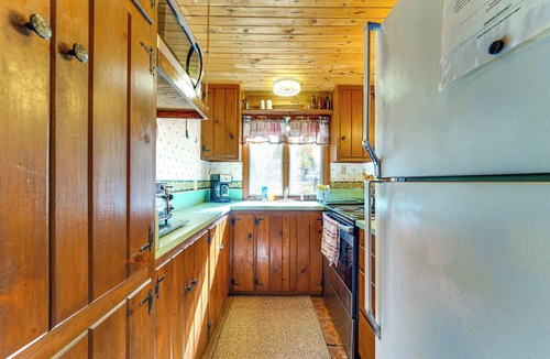 Buffalo Mills Cabin | Rustic Bedford Cabin Near Hunting & Fishing
