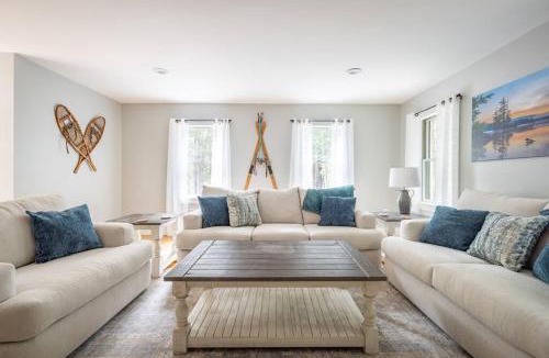 Elkins House | Rustic Big Red Cottage near Sunapee