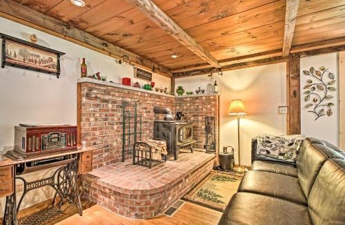 Bradford House | Rustic Bradford Cottage - 14 Miles to Sunapee Mtn!