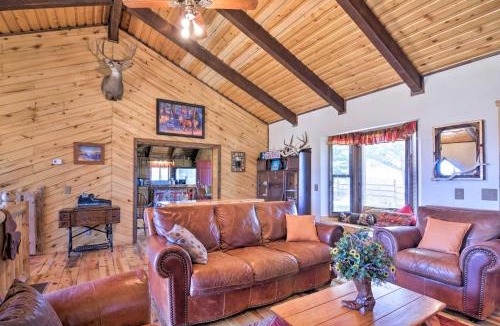 Lyman House | Rustic Cabin 20 Mins to Capitol Reef Nat'l Park!
