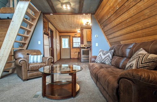 Mesick House | Rustic Cabin Centrally located for the Outdoor Adventurer