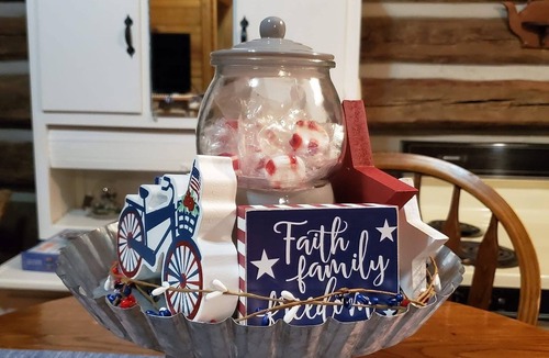 Old Town Cabin | Rustic cabin in peaceful Galax with WiFi, AC