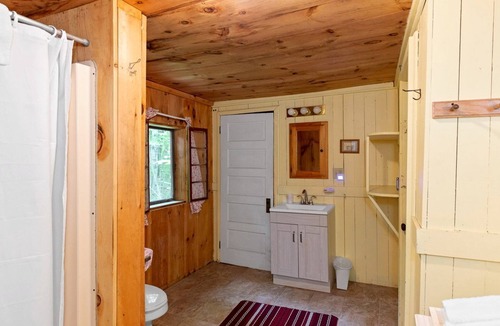 Lyme Cabin | Rustic Cabin in the Woods with Fireplace Ideal for Families near Hanover, New Hampshire