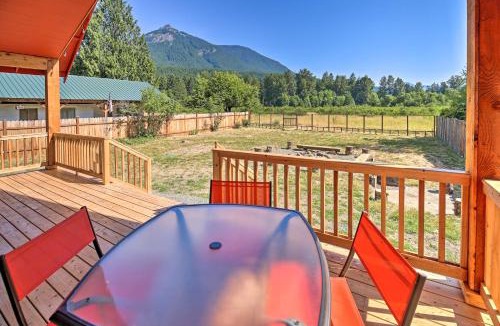 Packwood House | Rustic Cabin Near Mt Rainier: Fire Pit & BBQ!