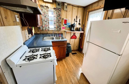 Rockaway Beach Cabin | Rustic Cabin on Lake Taneycomo, Perfect for Your Next Fishing Vacation in Rockaway Beach, Missouri