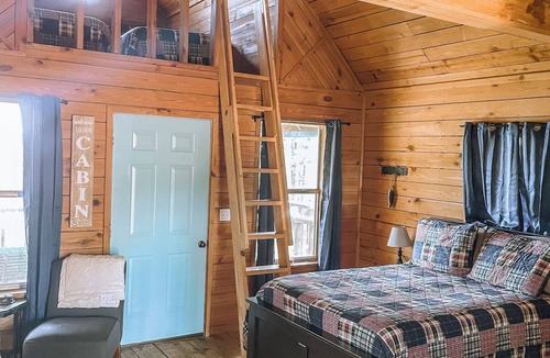Lucedale Cabin | Rustic Cabin Overlooking Private 48 acre Bass Fishing Lake