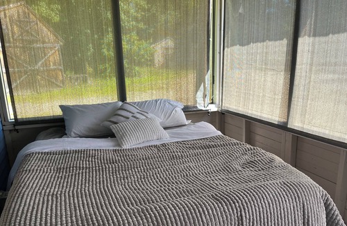 Concord Cabin | Rustic cabin-style on RIVER Northwest of Concord Nh within minutes of Penecook
