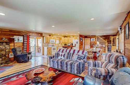 Garden Valley House | Rustic Cabin w/Decks & Hot Tub in Garden Valley!
