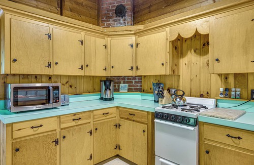 Holderness Cabin | Rustic Cabin w/Squam Lake Access & Fireplace!