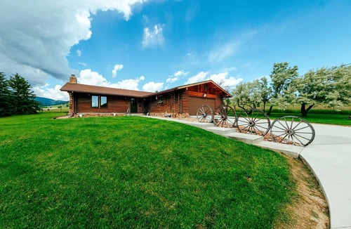 Buffalo Cabin | Rustic Cabin with Enormous Backyard and Marvelous Mountain Views in Buffalo, Wyoming