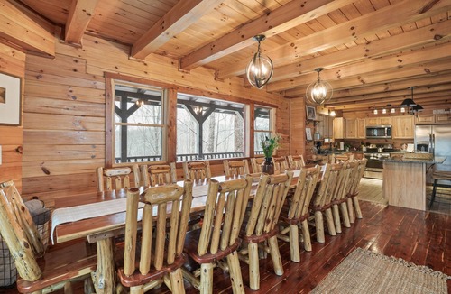 Logan Cabin | Rustic Cedar Inn | Luxury 6BR Lodge, Kids Loft