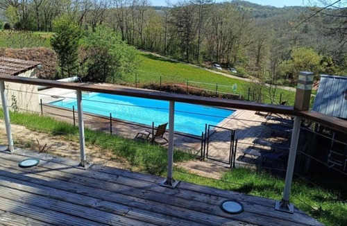 Saint-Pompont Cottage | Rustic chalet in Perigord Noir with terrace and included amenities