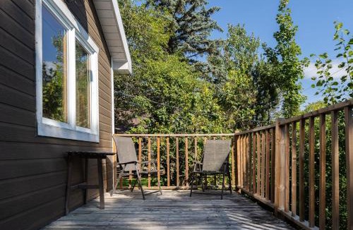 Saint-Calixte Ski Chalet | Rustic Chalet Le Cozy hot tub Lakeview - Ski - Tubing- Familizoo - spa - full of near by activities winter