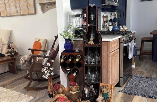 Greenwood House | Rustic Charm 3-bedroom 2-bath house in beautiful Greenwood with AC & HOT SPA
